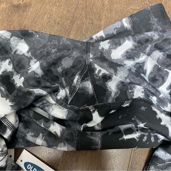 Old Navy Elevate Go Dry 7/8 Leggings - Picture 7 of 13